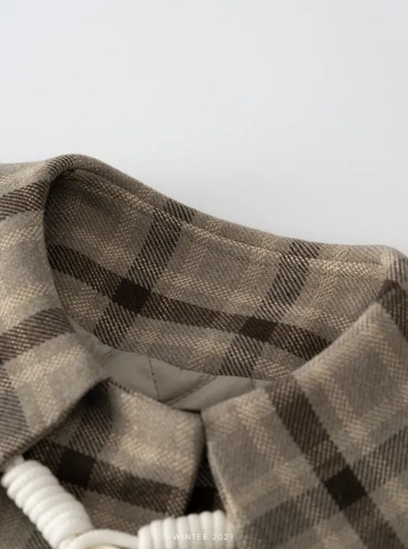 [Korean Style] Chestnut Turn-Down Collar Plaid Short Coat w/ Horn Button