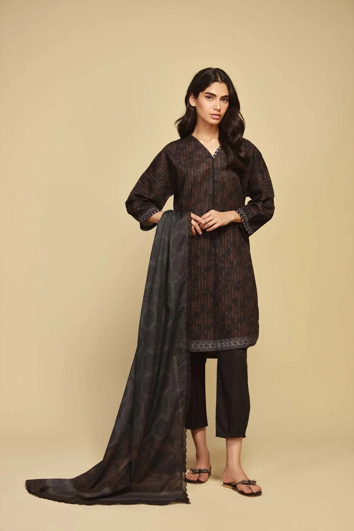 Sahar Monochrome Lawn Collection – SBW-23-06